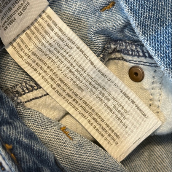 Abercrombie & Fitch Button Up Blue Jean Lightly Distressed Denim Shorts- Size 24 - Picture 6 of 6